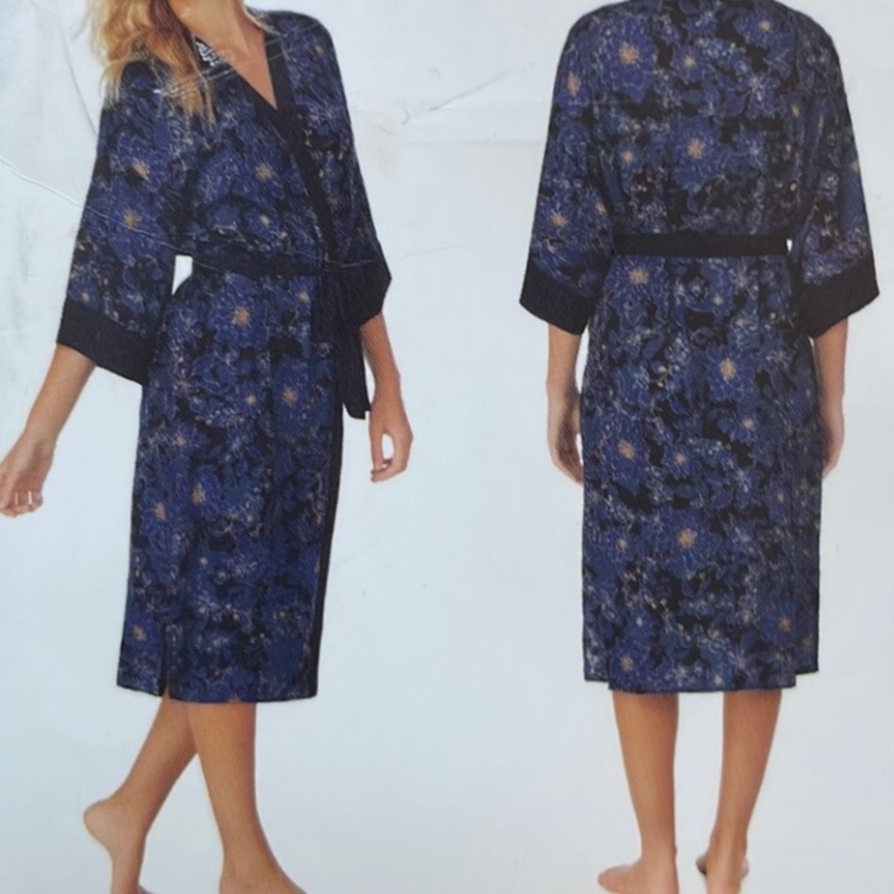 KENZIE Navy Blue Floral kimono robe. S/M